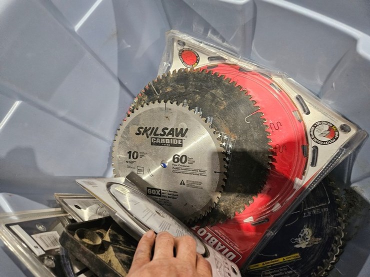 #89-•-tote-of-assorted-circular-saw-blades-image-4