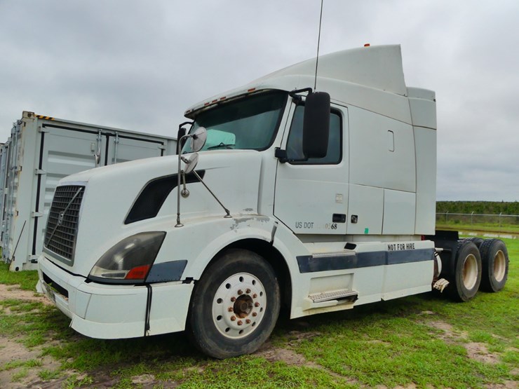 2005-volvo-semi-image-1