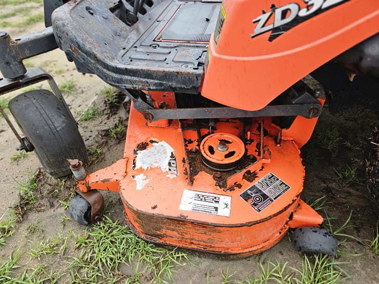 2011-kubota-zd326-image-5