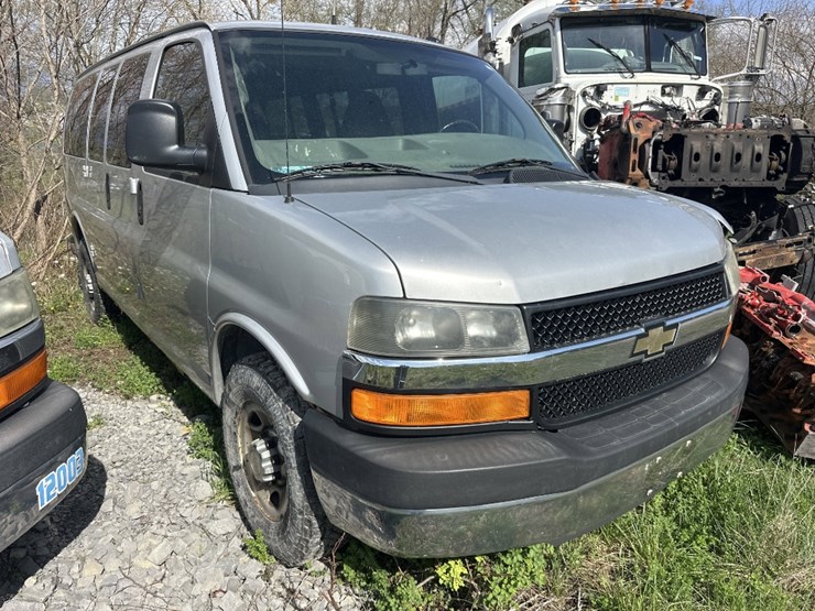 2012-chevrolet-express-image-3