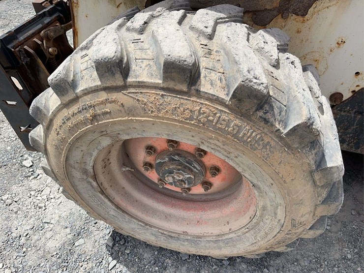 2012-bobcat-s650-image-9