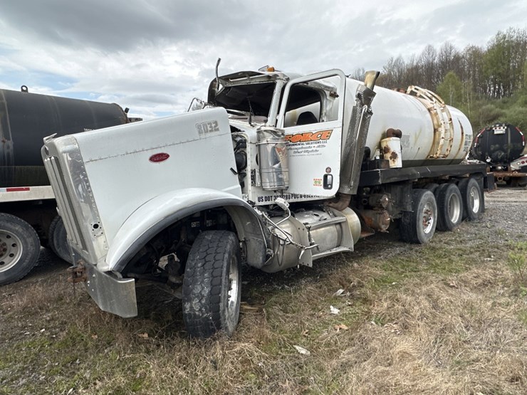 2012-peterbilt-388-image-1