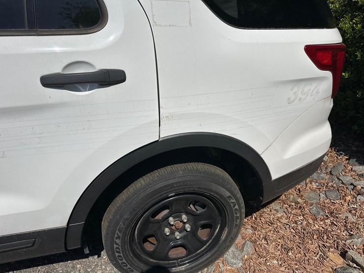 2019-ford-explorer-image-16