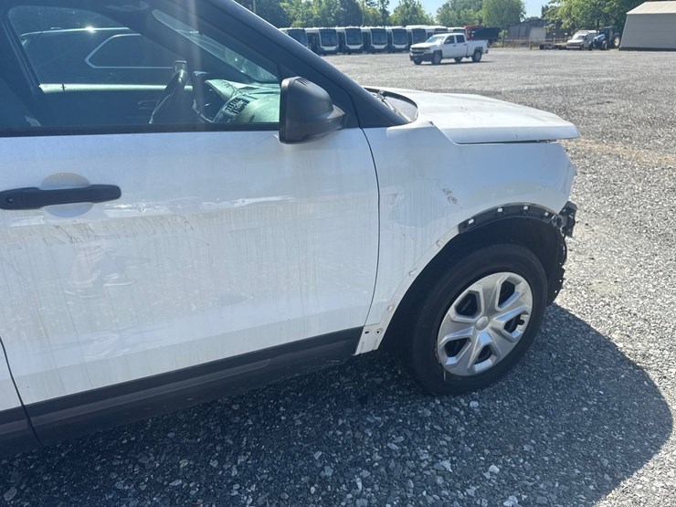 2019-ford-explorer-image-22