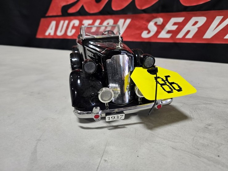 #86-•-macormick-packard-d-decanter-image-9