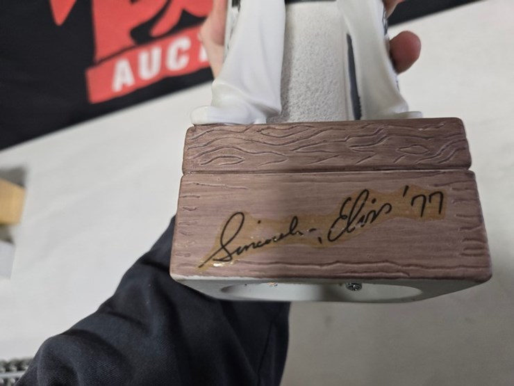 #94-•-mccormick-sincerely-elvix-'77-music-box-decanter-image-7