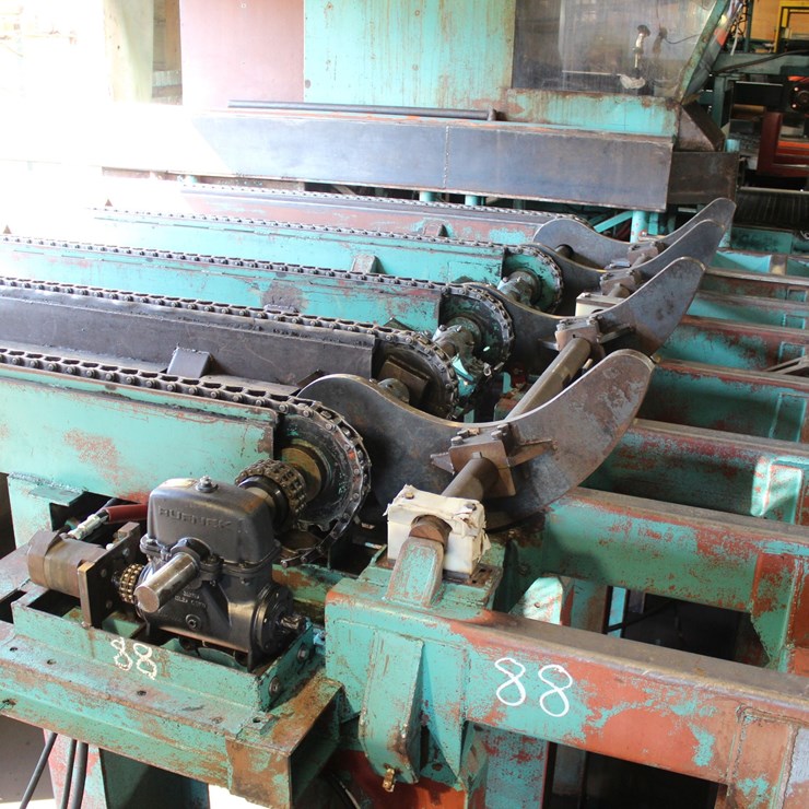 22' 5 STRAND HEAVY DUTY LOG DECK W/ #78 CHAIN W/ 4 ARM STOP & LOADER W/ HYDRUALIC DRIVE W/ NOISE SKIDS