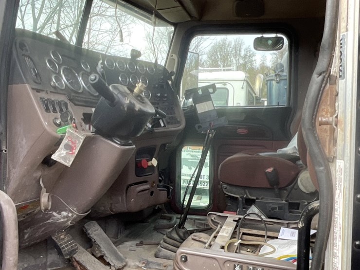 2012-peterbilt-388-image-7