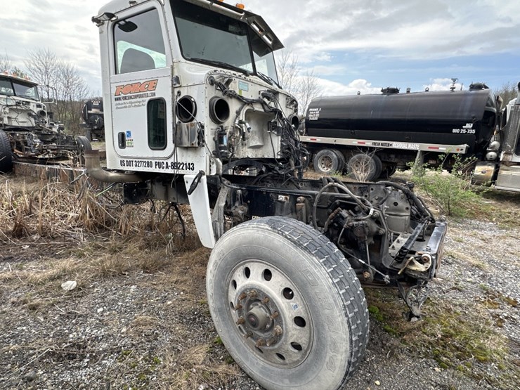 2015-peterbilt-389-image-5