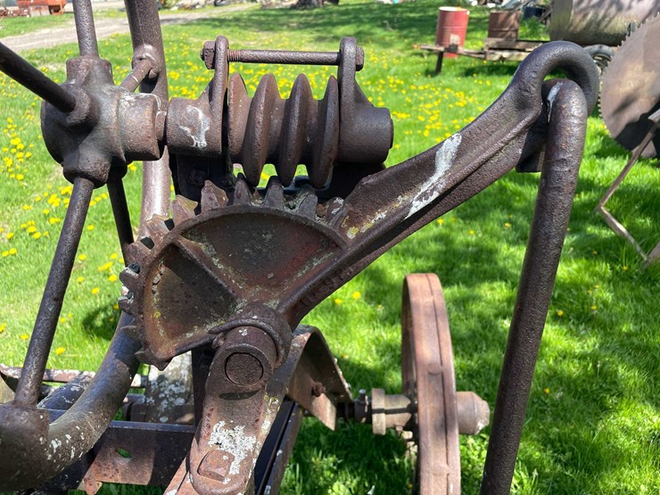 #5621-•-antique-adjustable-height-and-angle-pull-behind-road-grader-image-15