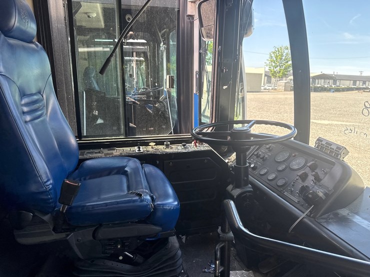 2012-gillig-low-floor-image-23
