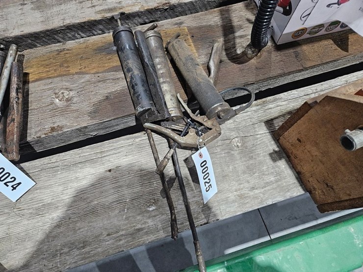 #25-•-3-grease-guns-image-2