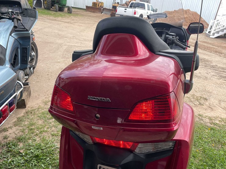 #5572-•-2012-honda-gold-wing-motorcycle-image-24