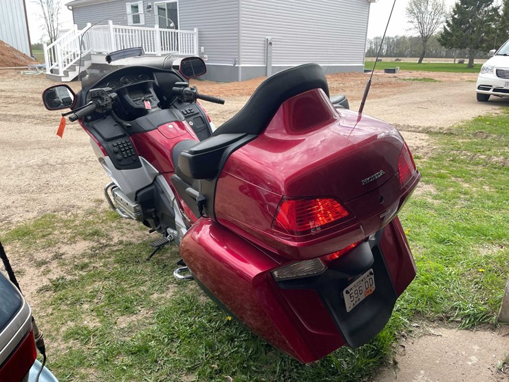 #5572-•-2012-honda-gold-wing-motorcycle-image-6