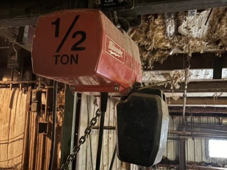 milwaukee-1/2-ton-electric-chain-hoist-with-trolley-image-2