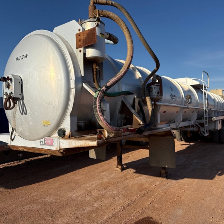 2016 UNKONW TRIAXLE ALUMINUM VACUUM TRAILER