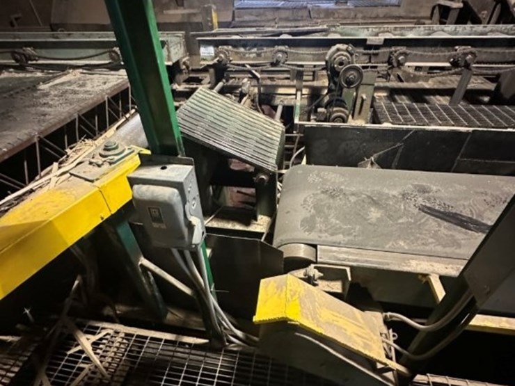 crosby-4-x-40inch-optimizing-edger-with-lewis-scanner-and-controls,-infeed-queing-decks,-14ft-outfee-image-12