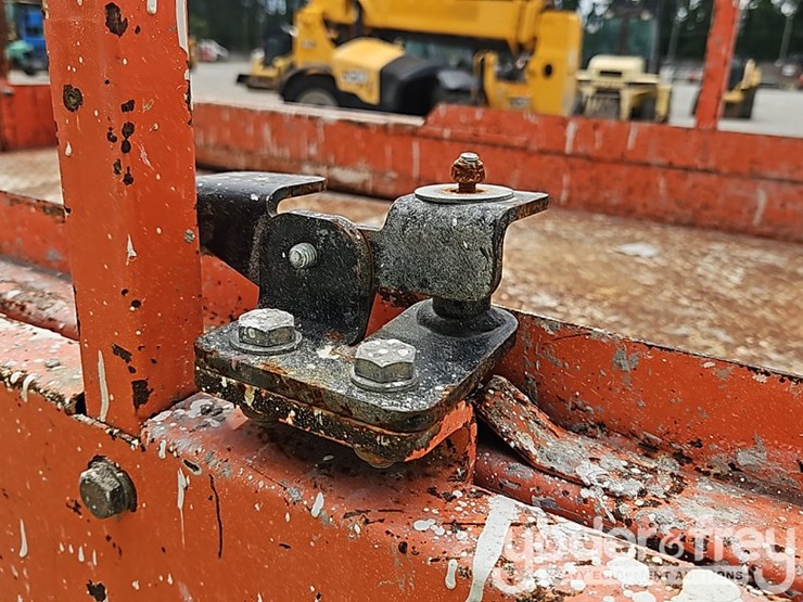 2016-jlg-3246es-image-14