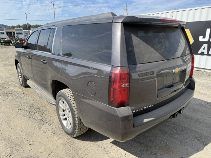 2015-chevrolet-suburban-image-6