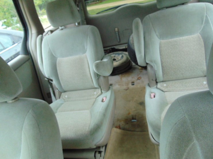 2005-toyota-sienna-image-4