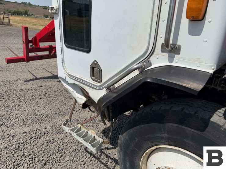 1994-peterbilt-320-image-15