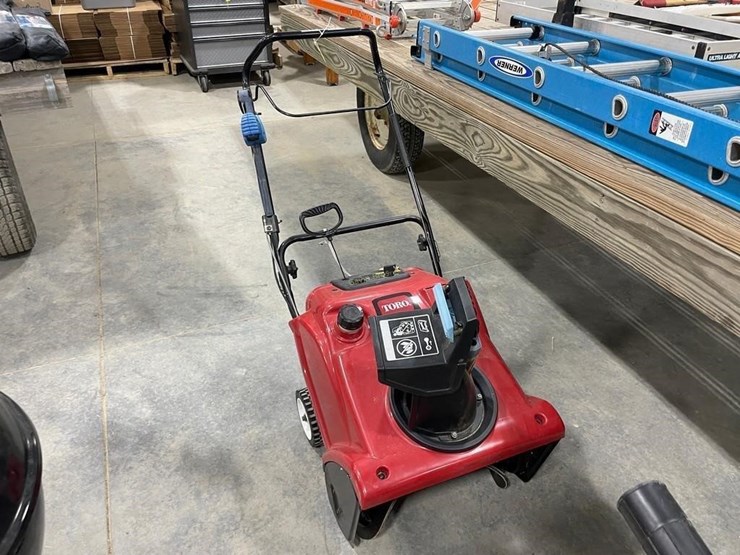 toro-power-clear-snowblower-image-1