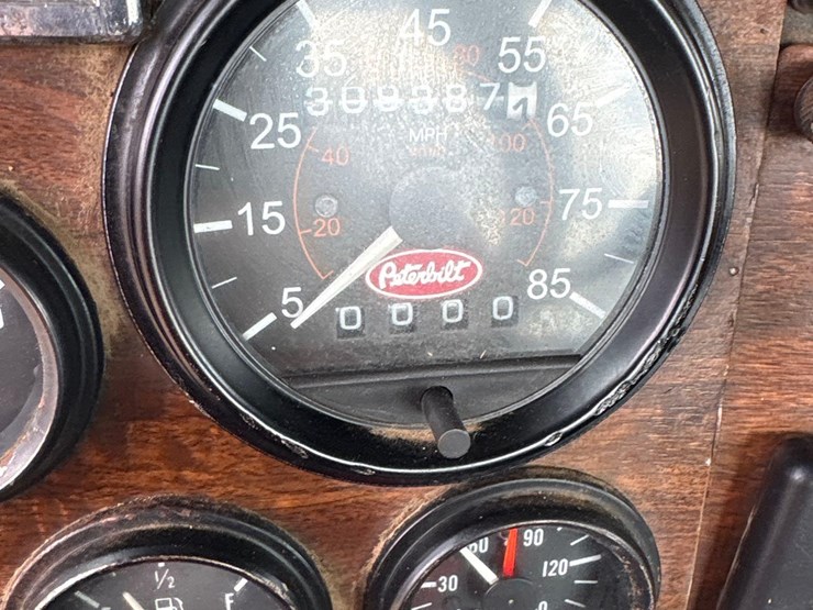 1989-peterbilt-377-image-84