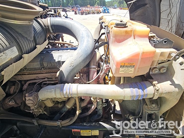 2021-mack-gr64f-image-27