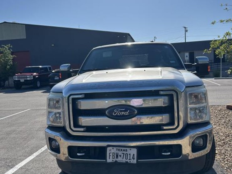 2015-ford-f250-xlt-image-2