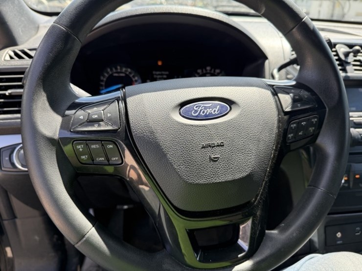 2017-ford-explorer-image-29