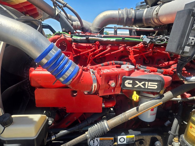 2023-kenworth-w900-image-33