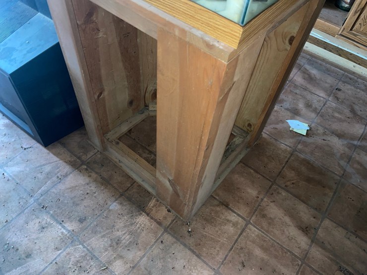 #7059-•-fish-tank-with-stand-and-tv-image-8