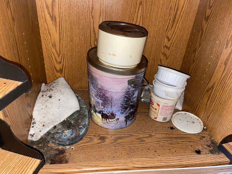 #7061-•-bookshelf-and-contents-image-16
