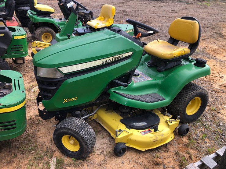 john-deere-x300-image-1
