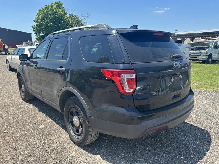 2017-ford-explorer-image-8