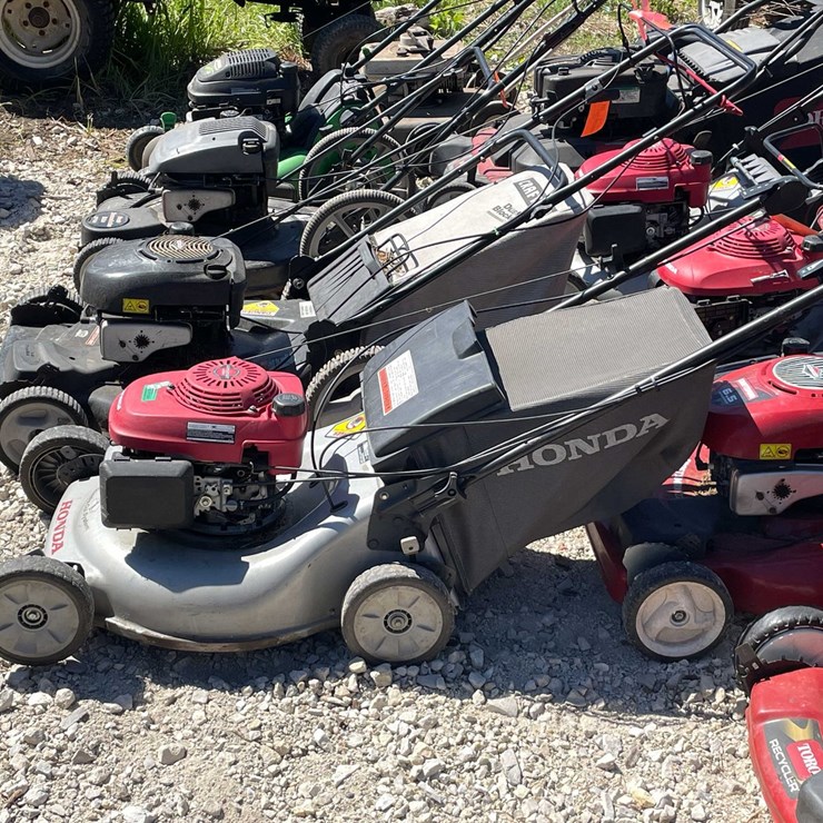 #6973 • Honda 3 Speed Lawn Mower