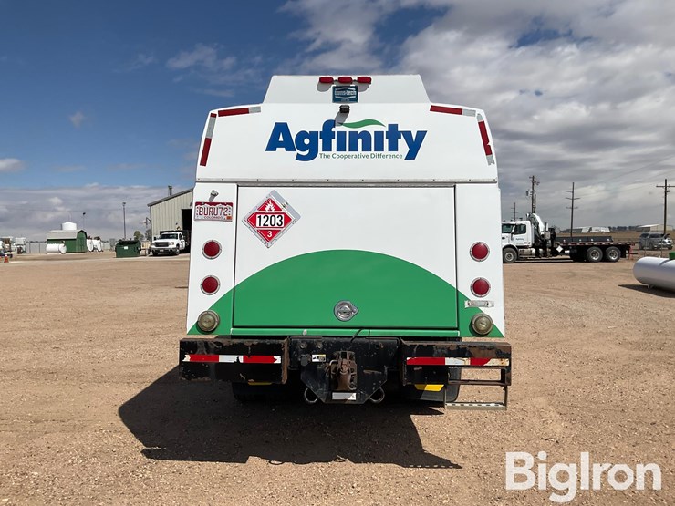 2015-peterbilt-567-image-6