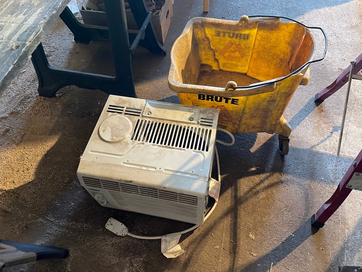 #7017-•-mop-bucket-and-air-conditioner-image-2