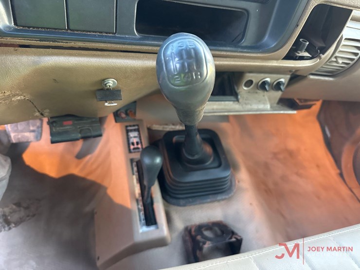 1995-chevrolet-cheyenne-3500-image-28