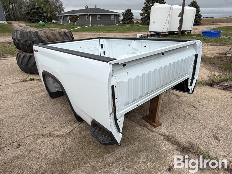 2022-chevrolet-6.5'-pickup-box-&-bumpers-image-5