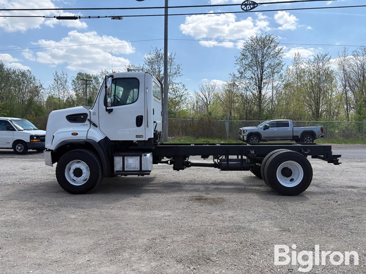 2015-freightliner-108sd-image-8