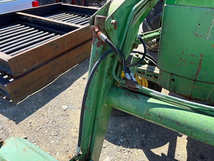 john-deere-2440-image-7