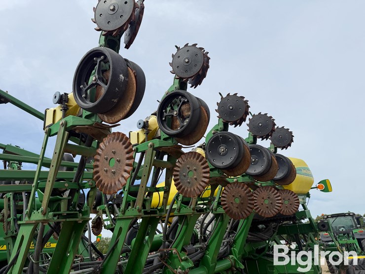 2009-john-deere-1790-image-16