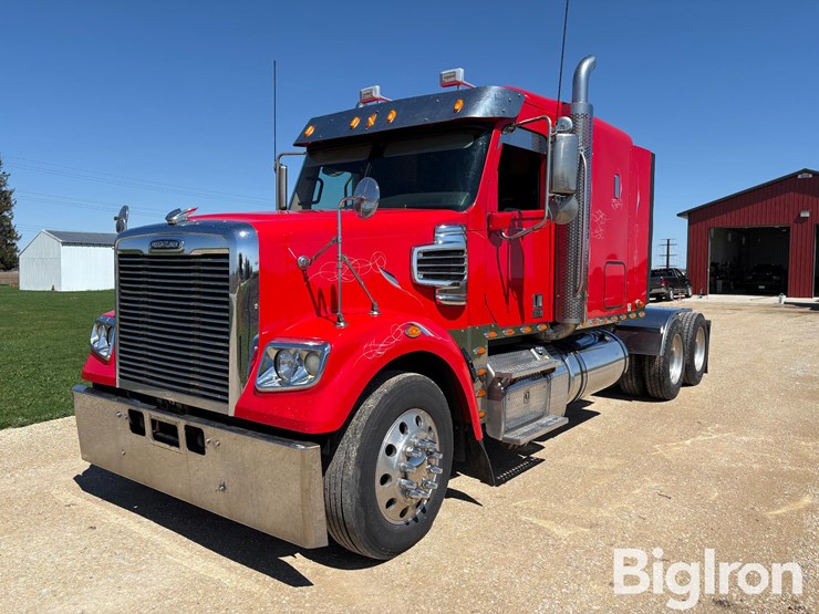 2015-freightliner-coronado-122-image-1