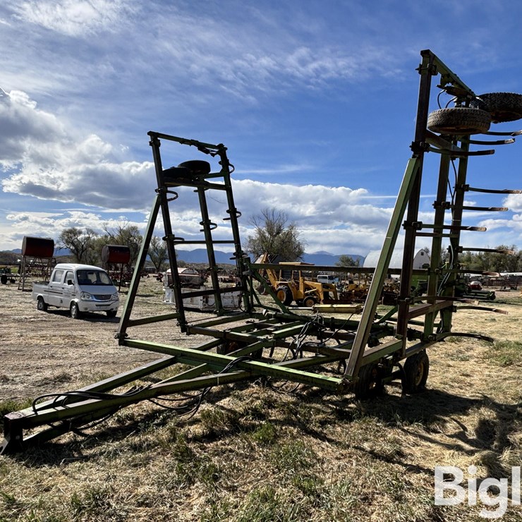 JOHN DEERE E1600