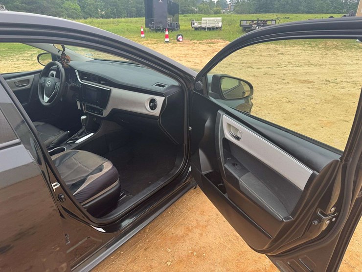 2018-toyota-corolla-le-4dr-sedan---150,323-miles-image-15