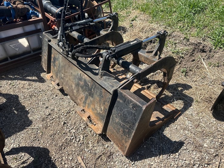 #3907-•-approx-62"-skid-steer-grapple-bucket-image-1