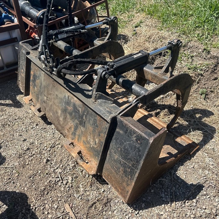 #3907 • Approx 62" Skid Steer Grapple Bucket