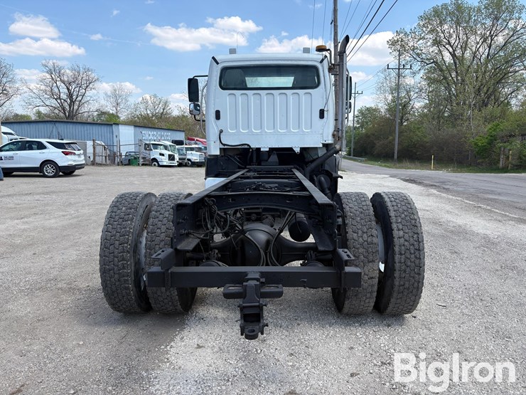 2015-freightliner-108sd-image-6