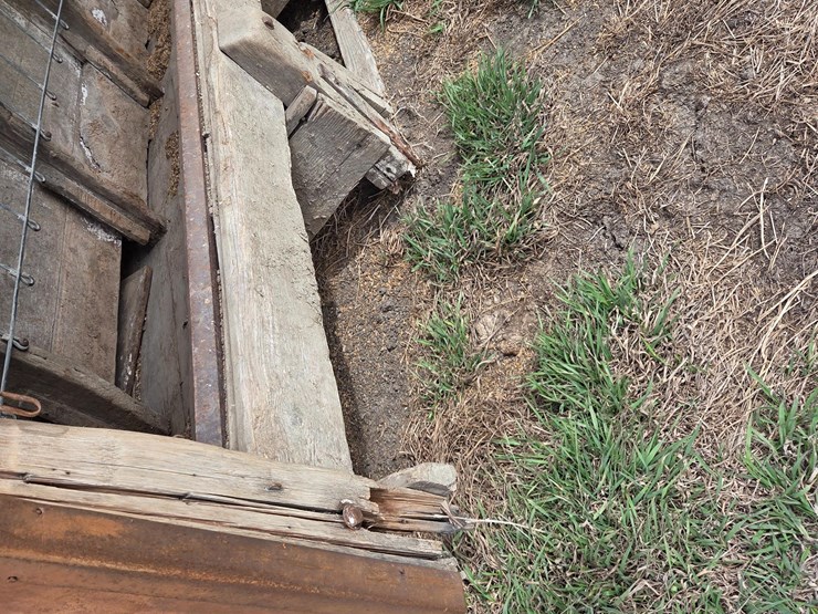 shop-built-wood-livestock-feeder-image-16